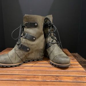 SOREL Lace-up Wedge Booties